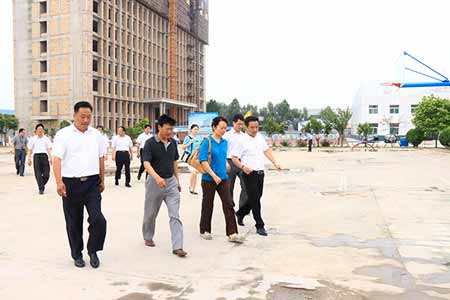 熱烈歡迎省委、市委領(lǐng)導蒞臨山東中運考察調(diào)研