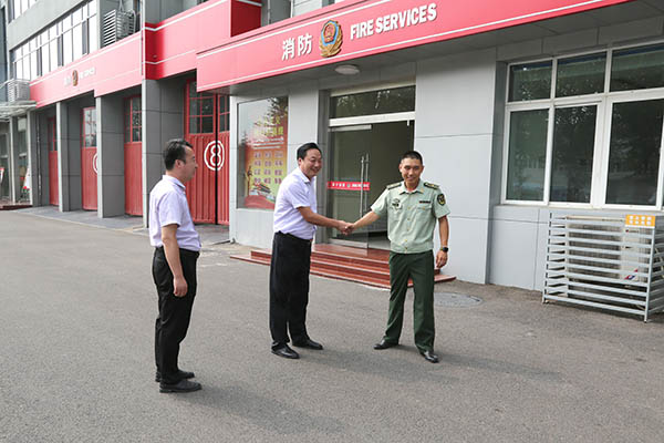 集團八一建軍節(jié)慰問消防大隊官兵 集團八一建軍節(jié)慰問消防大隊官兵