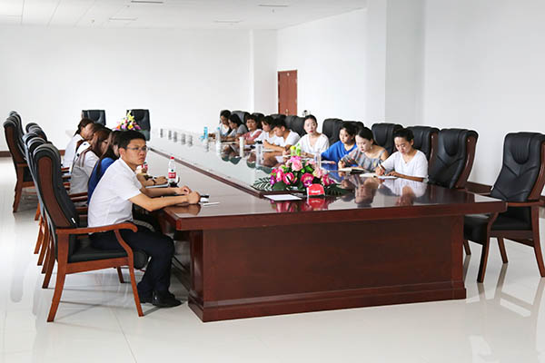 集團組織開展實習(xí)員工崗前系列培訓(xùn) 集團組織開展實習(xí)員工崗前系列培訓(xùn)