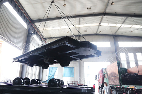 集團(tuán)一批礦用平板車設(shè)備發(fā)往山西太原 集團(tuán)一批礦用平板車設(shè)備發(fā)往山西太原