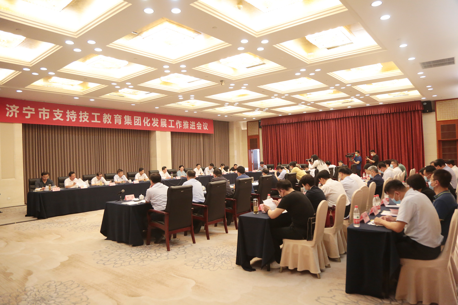集團(tuán)應(yīng)邀參加濟(jì)寧市技工教育集團(tuán)第一屆理事會第二次會議 集團(tuán)應(yīng)邀參加濟(jì)寧市技工教育集團(tuán)第一屆理事會第二次會議