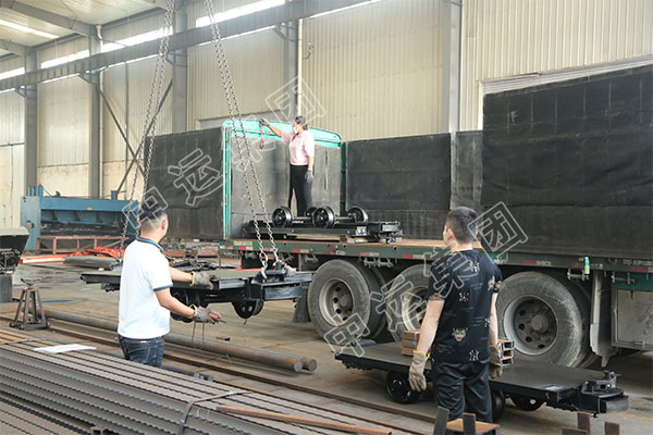 集團一批礦用平板車、液壓支柱發(fā)往陜西某礦
