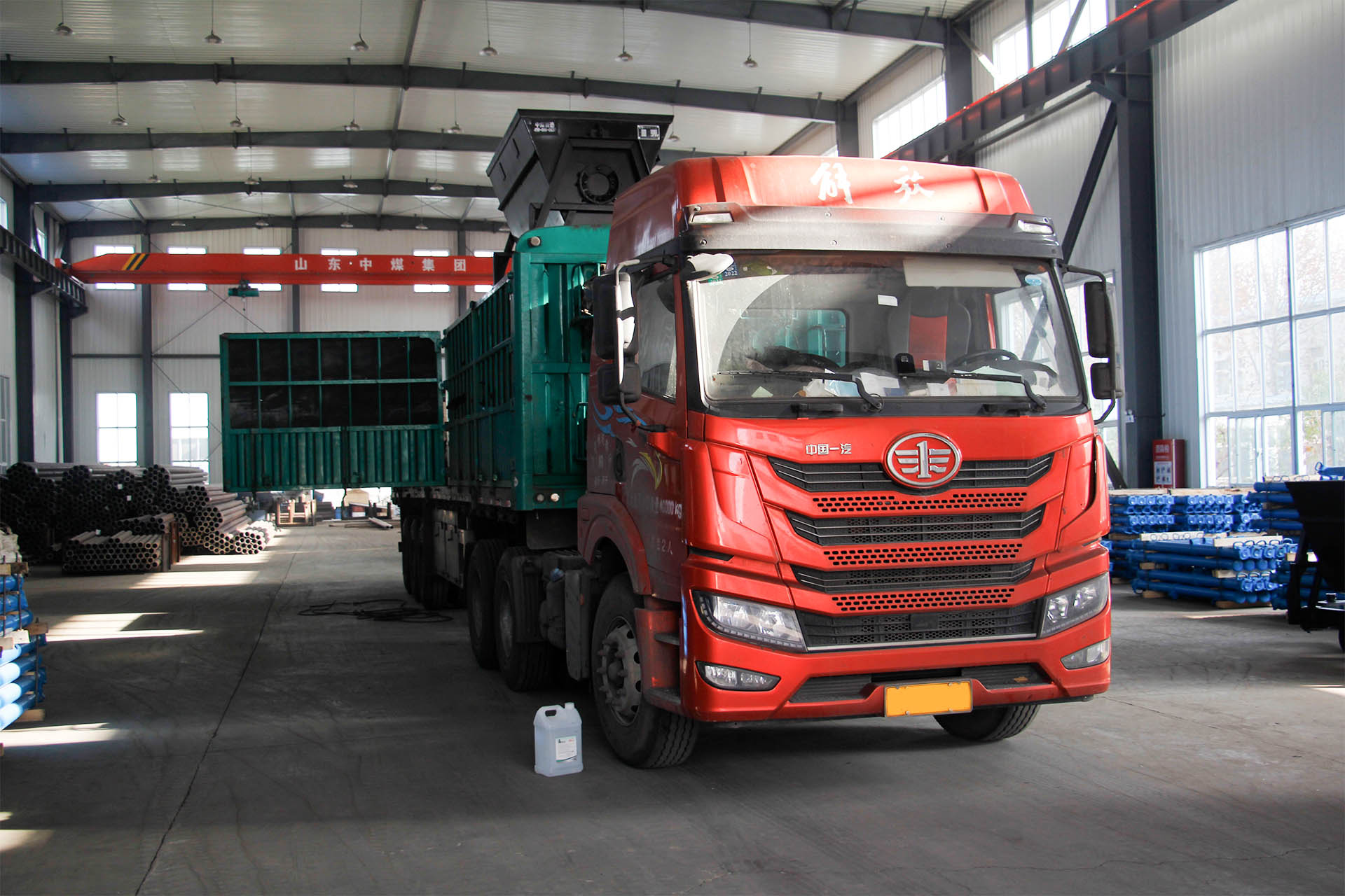 集團(tuán)一批翻斗式礦車(chē)發(fā)往內(nèi)蒙古赤峰